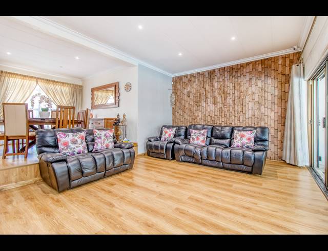 4 BEDROOM FREESTANDING FOR SALE IN MALANSHOF